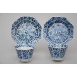 Pair of octagonal cups and saucers in Chinese blue and white porcelain (*) (8x5cm)