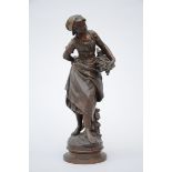 Moreau: statue in bronze 'girl with grapes' (41cm)