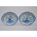 Pair of platters in Chinese blue and white porcelain, 18th century (30x37cm)