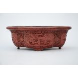 Chinese planter in red cinnabar lacquer 'figures', Qing dynasty (*) (21x28x9cm)