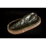 Domien Ingels: bronze sculpture 'sleeping greyhound' (6x20x3cm)