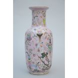 Vase in Chinese porcelain with pink glaze "antiquities" (47cm)