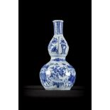 Double gourd vase in Chinese blue and white porcelain, Wanli period (23cm)