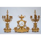 Three-piece garniture in gilded bronze, Casse et Delpy à Paris (18x51x52cm)