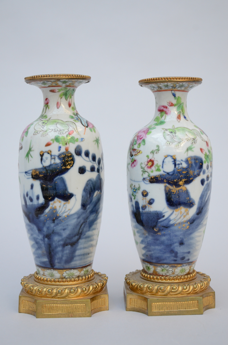 Pair of vases in Canton porcelain with bronze mount (*) (20cm) - Image 2 of 2