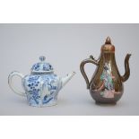 Lot: two teapots 'capucine' and 'blue and white' (*) (15cm)