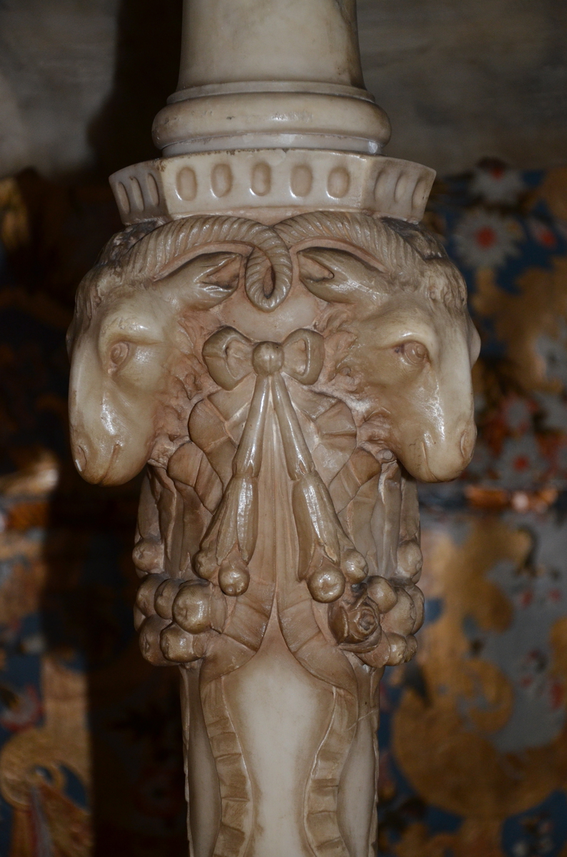 Neo-Classical alabaster floor lamp with ram heads (*) (195cm) - Image 4 of 5