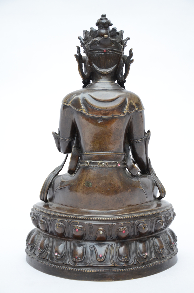 A Chinese sculpture in bronze 'bodhisattva', 20th century (17x22x34cm) - Image 2 of 3