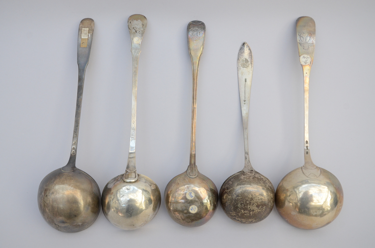 Lot: five silver spoons, 18th century - Image 2 of 7