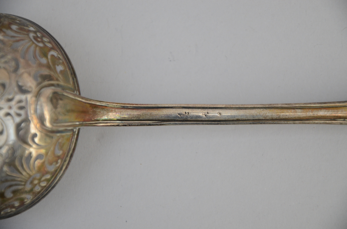 Lot: four silver sugar spoons - Image 4 of 6