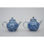 Two teapots in Chinese blue and white porcelain, Kangxi period (*) (11cm)