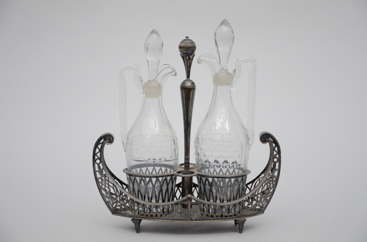 Empire oil and vinegar set in silver (12x26x27cm)