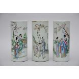 Lot: 3 hat stands in Chinese porcelain 'characters' (28cm)