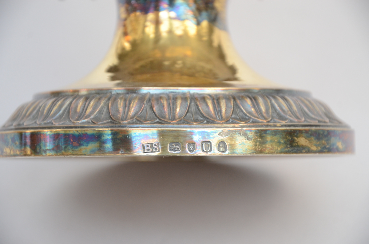 An English gilt silver vase by Benjamin Smith (London), Empire period (31cm) - Image 4 of 4