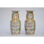 A pair vases in Chinese gilt Canton porcelain (*) (45cm)