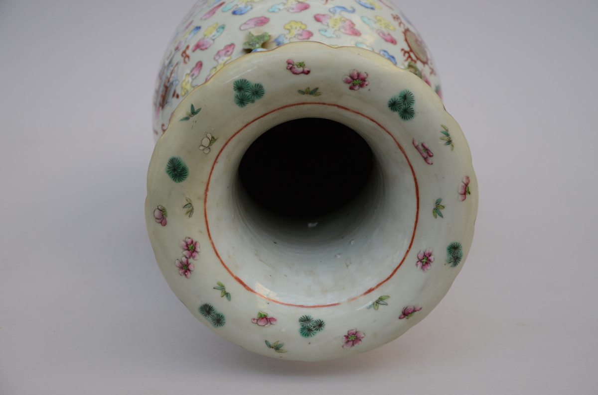 A vase in Canton porcelain 'dragons' (*) (64cm) - Image 4 of 5