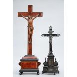 Lot: crucifix with relics + wooden Christ (67cm)