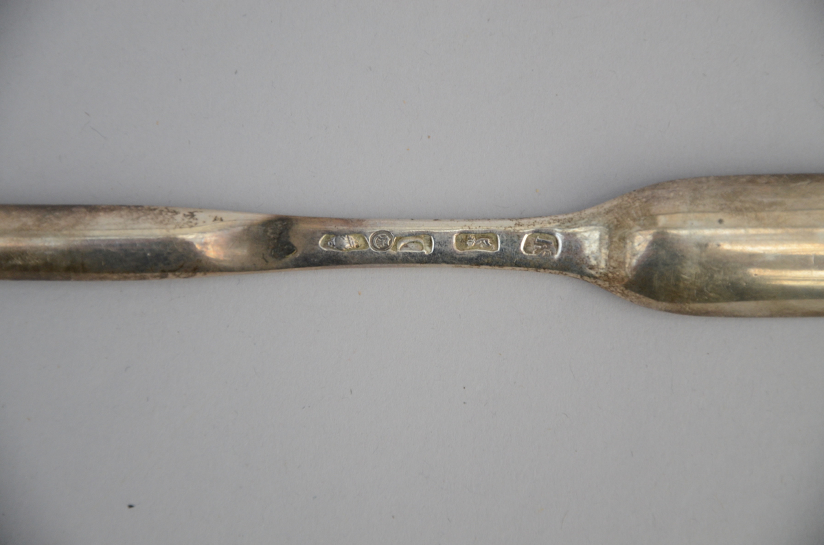 Lot: four silver sugar spoons - Image 3 of 6