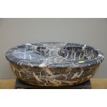 Large basin in black marble, 17th - 18th century (*) (58x79x20cm)