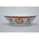 A bowl in Chinese porcelain 'bats' (21x26x7cm)