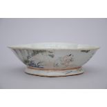 Lobed bowl in Chinese porcelain 'fishermen', Republic period (21x27x8cm)