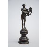 A bronze statue 'musician' (15cm)