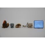 Lot: 5 miniature objects (*)