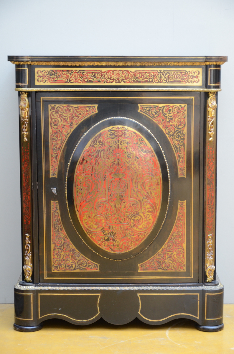 A Napoleon III cupboard with Boulle inlaywork (40x86x110cm)