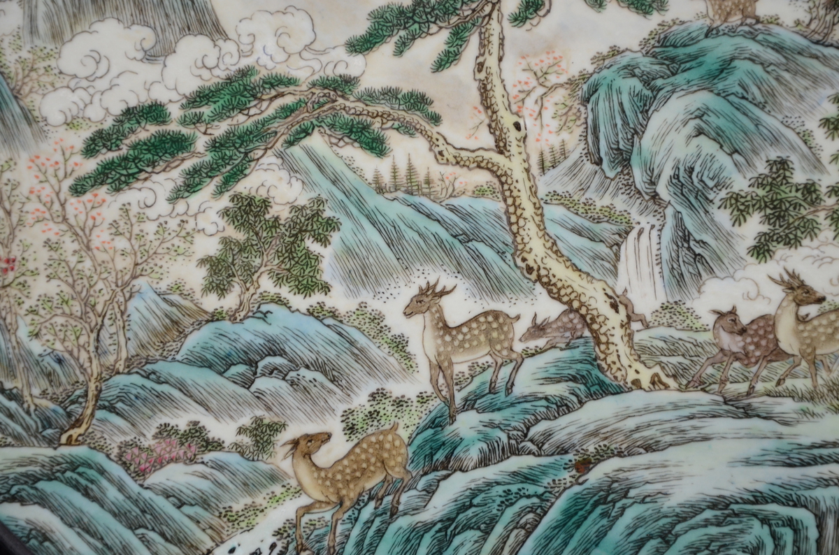 Large fan shaped plaque in Chinese porcelain 'landscape with deer' (70x39cm) - Image 2 of 5