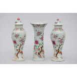 Three-piece set in Chinese famille rose porcelain, 18th century (32cm)