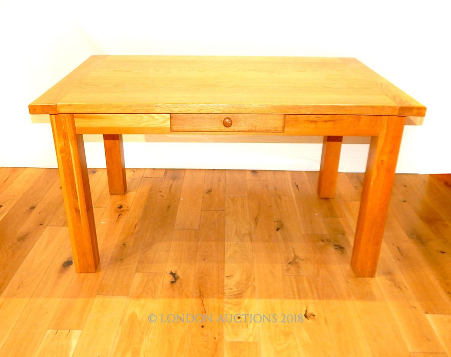 A contemporary honey oak extending dining table - Image 2 of 2