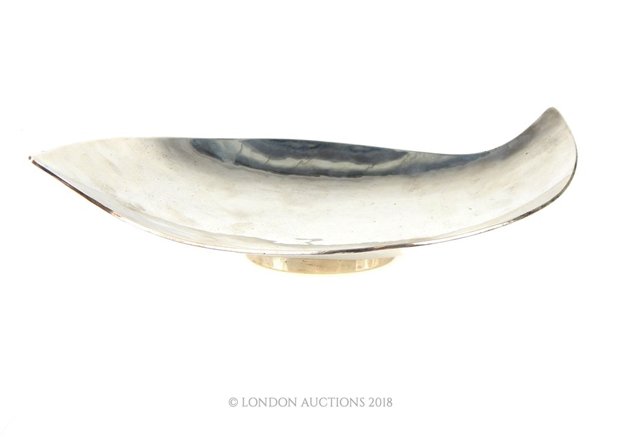 Contemporary leaf shaped white metal dish marked 925 - Image 4 of 4