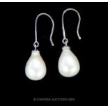 A Pair Pearl Drop Earrings.