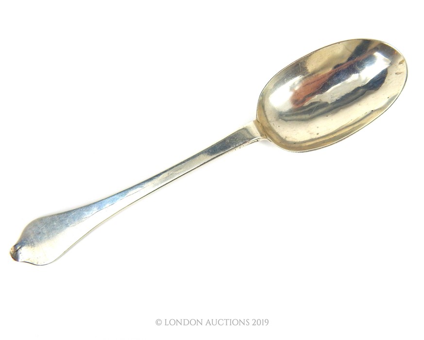 A Queen Ann Dognose spoon.