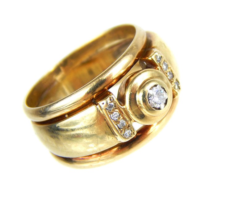 A 9 Carat Gold Ring. - Image 2 of 4