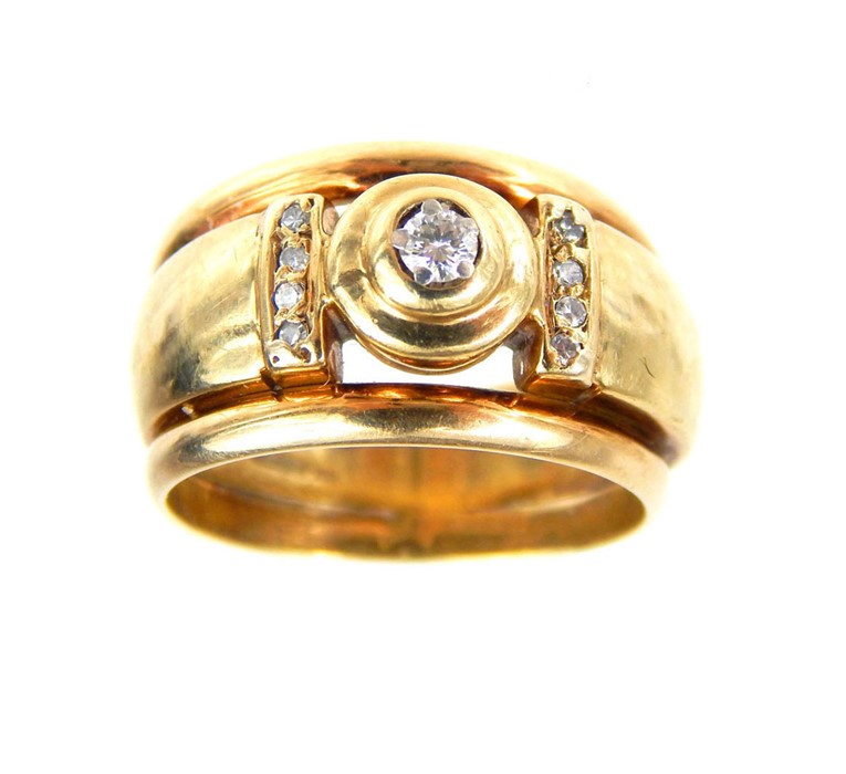 A 9 Carat Gold Ring.