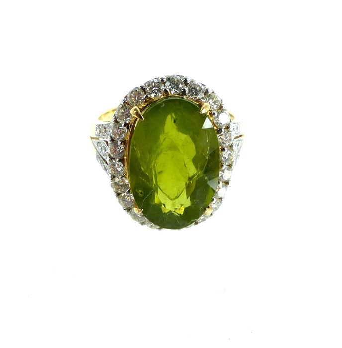 An 18 carat Yellow gold Peridot and Diamond cluster ring of 7.5 carats. Size: O, 5.7 grams - Image 2 of 2