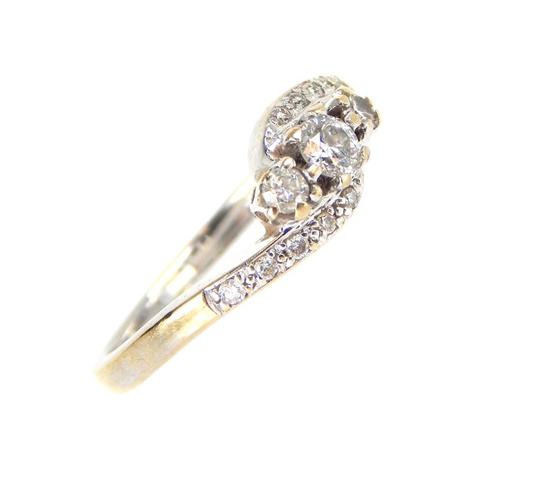 A Vintage 18 carat White Gold Three Stone Ring. - Image 3 of 4