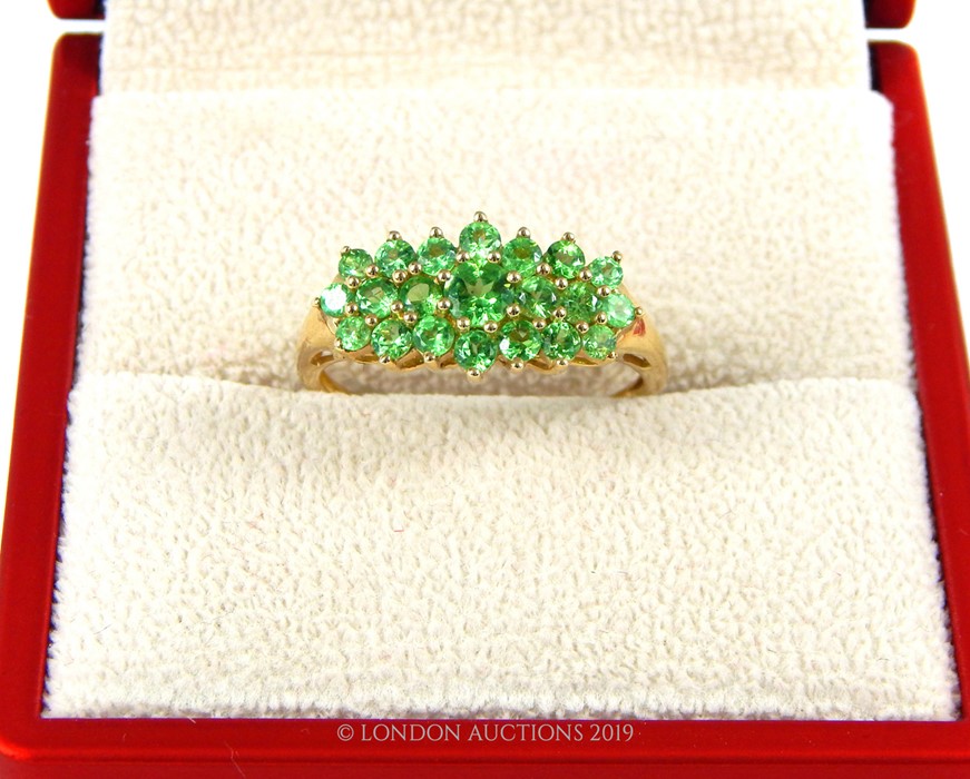 A Vintage 9 Carat Gold Peridot Ring. - Image 4 of 4