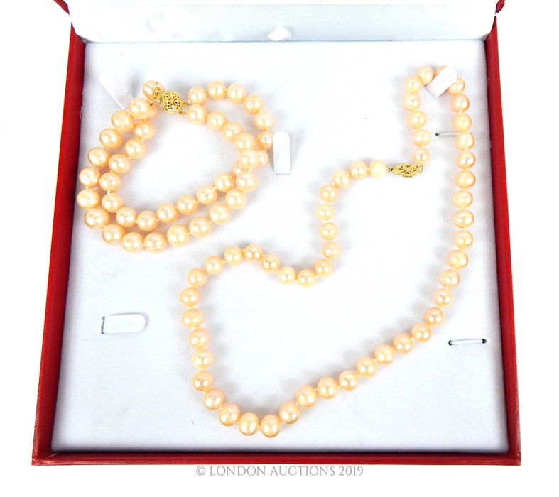 A South sea Pink Pearl Necklace and Bracelet Set. - Image 2 of 2