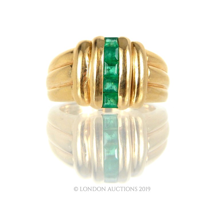 A 14 Carat Gold Art Deco Design Emerald Ring. - Image 2 of 4