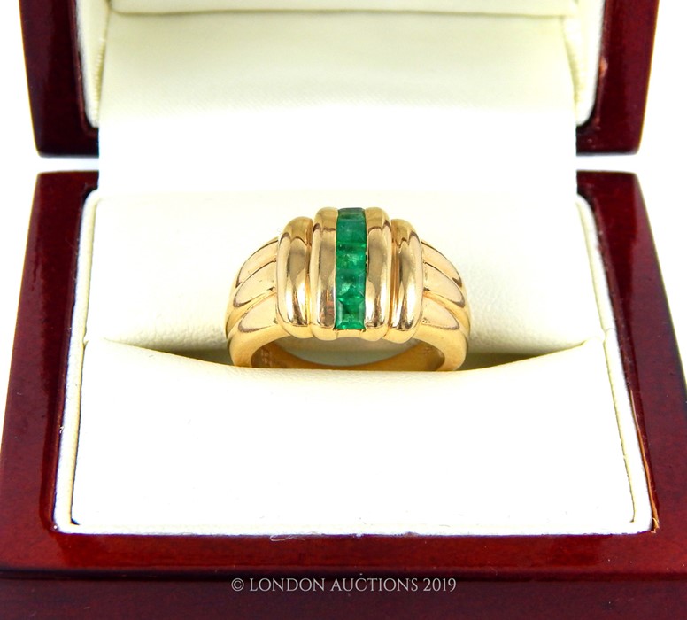 A 14 Carat Gold Art Deco Design Emerald Ring. - Image 4 of 4