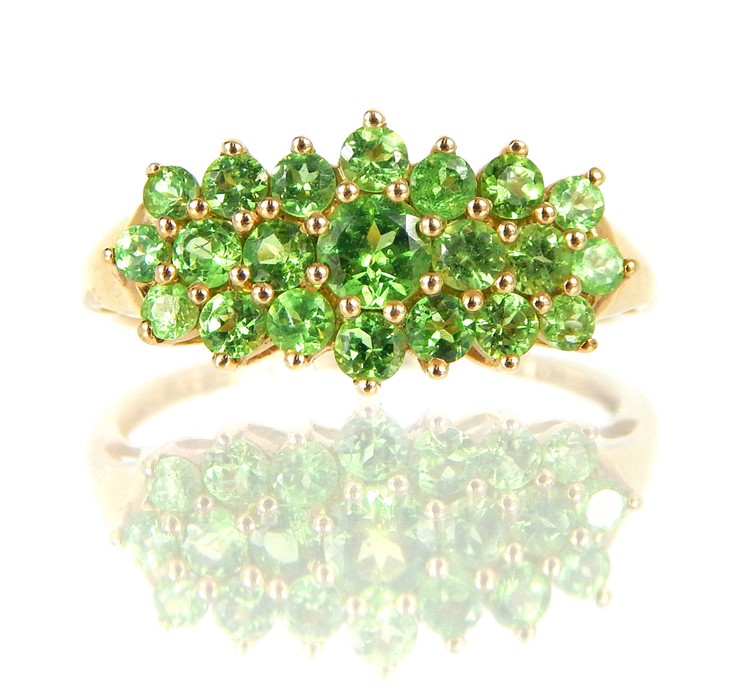 A Vintage 9 Carat Gold Peridot Ring. - Image 2 of 4