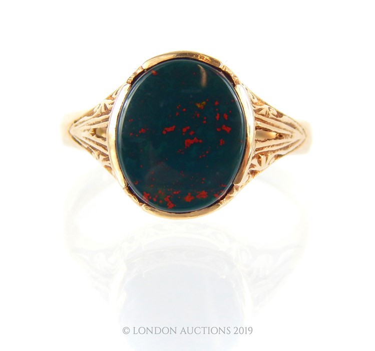 A Vintage 9 Carat Gold Mens Blood Stone Ring. - Image 2 of 4