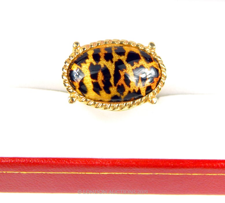 A 9 Carat Enamel Leopard Design Ring. - Image 4 of 4