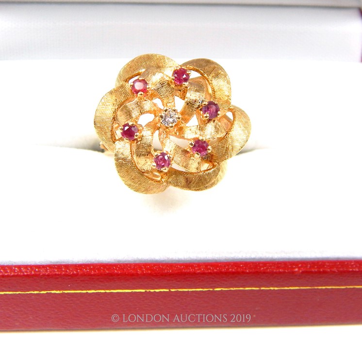 A 14 Carat Gold designer Ring. - Image 4 of 4