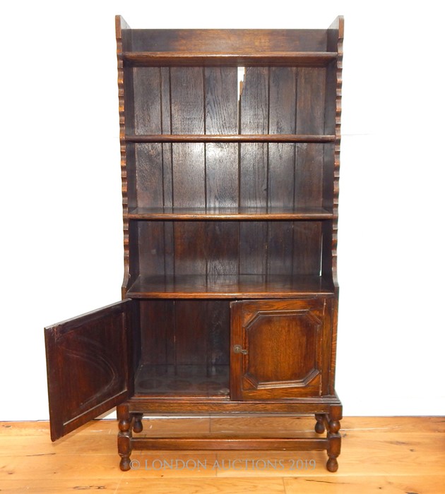 A Small Late Victorian Oak Bookcase With Cabinet H:137 cm W:65 cm D:27 cm. - Image 2 of 2