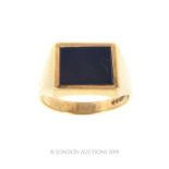 A 9 Carat Gold Mens Onyx Ring.