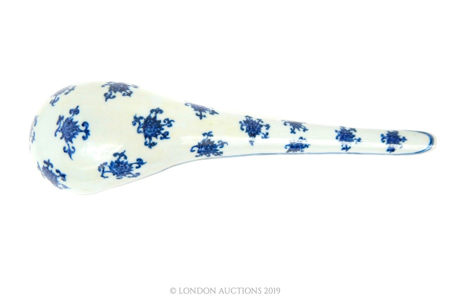 A Ming Style Blue And White Ladle. - Image 3 of 3