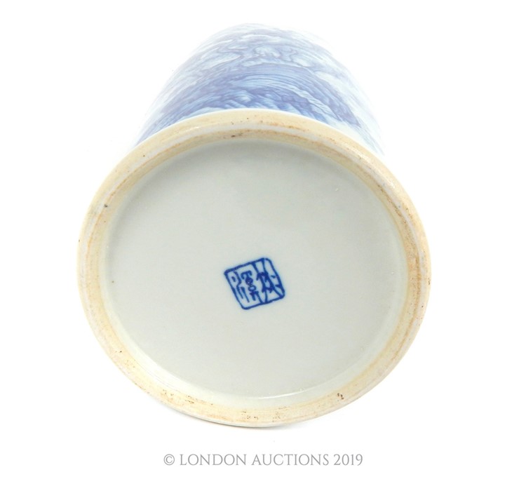 A Chinese Blue And White Vase With Mark To Base. H:44 cm. - Image 3 of 3